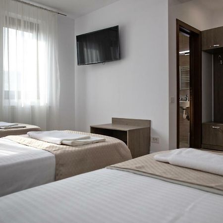 מלון אוטופן Airport House מראה חיצוני תמונה