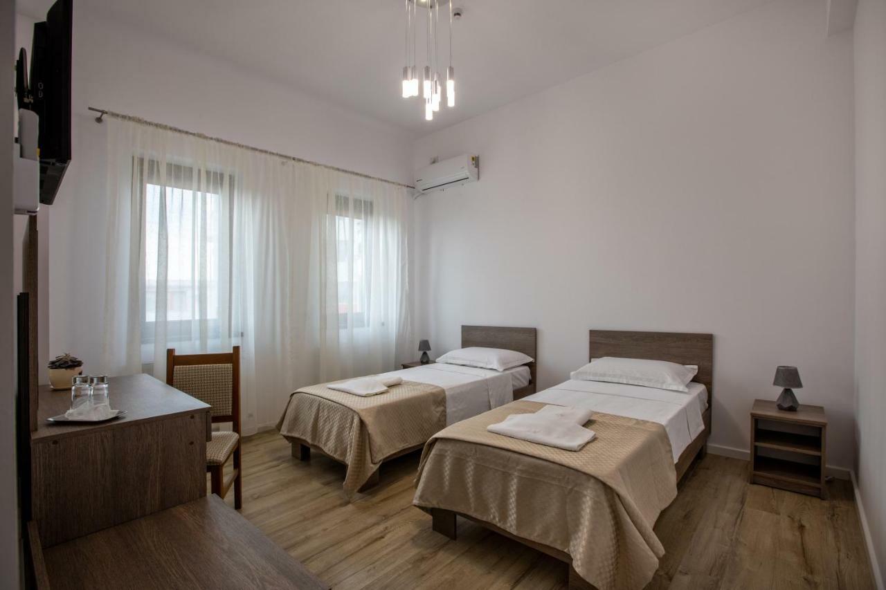 מלון אוטופן Airport House מראה חיצוני תמונה